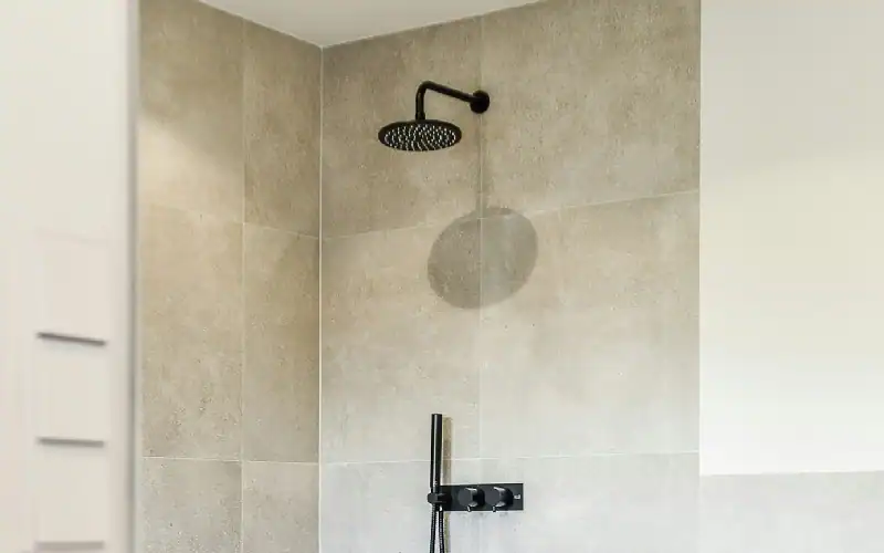 modern bathroom with black showerhead