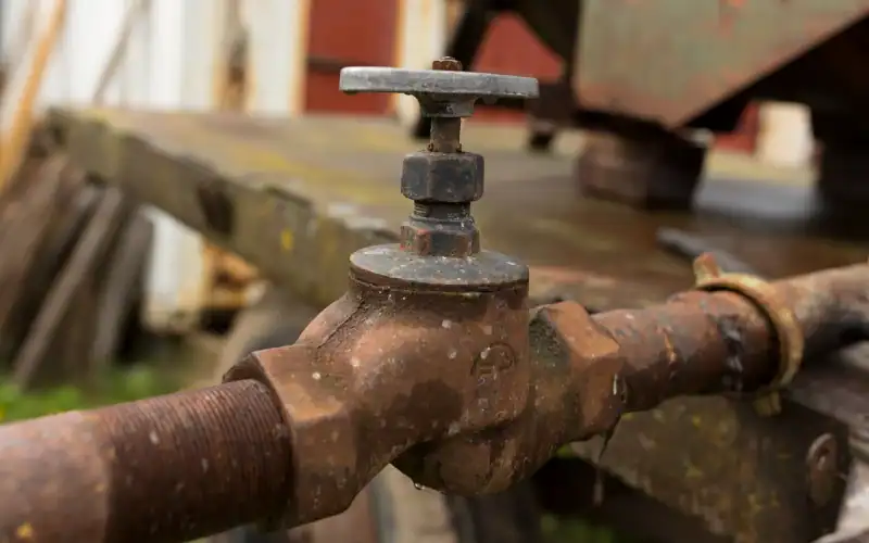 rusty pipes, lead pipes, hot water pipes, piping system, rusty metal, common signs, rust, health issues, plumbing issues